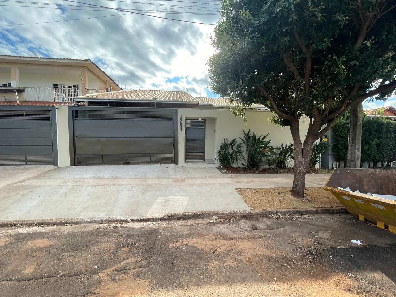 Casa à venda com 3 quartos, 1 banheiro, 4 vagas e 222m² no Vila Nasser, Campo Grande — foto principal