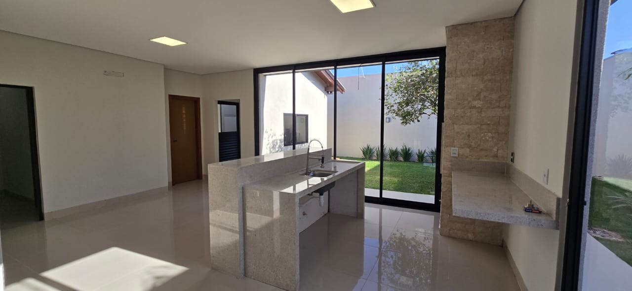 Casa à venda com 3 quartos, 5 banheiros, 4 vagas e 205m² no Panamá, Campo Grande — foto principal