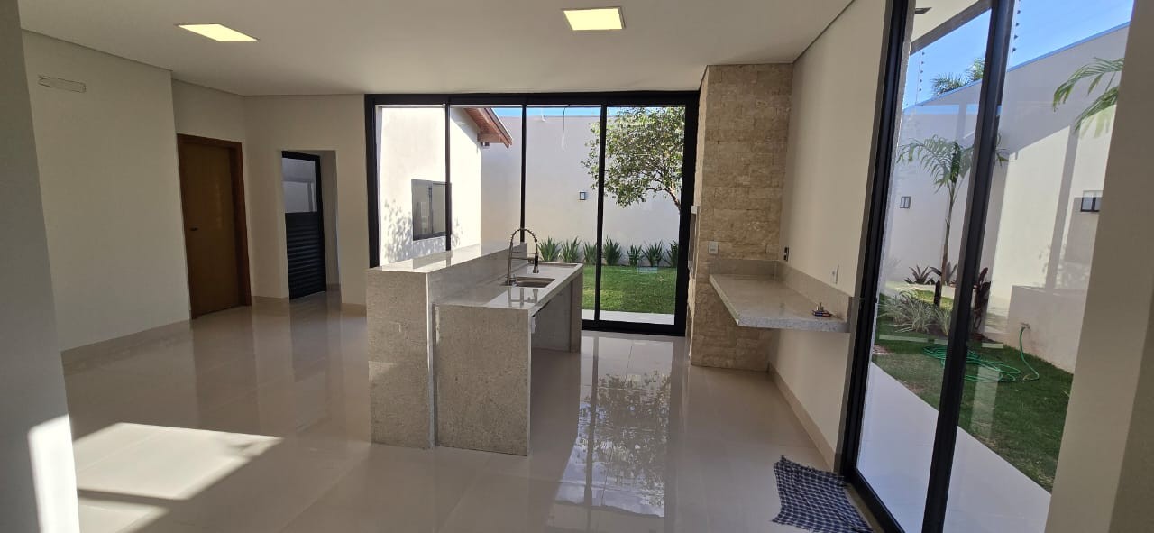 Casa à venda com 3 quartos, 3 suítes, 4 vagas e 205m² no Panamá, Campo Grande (MS) — foto 2 de 13