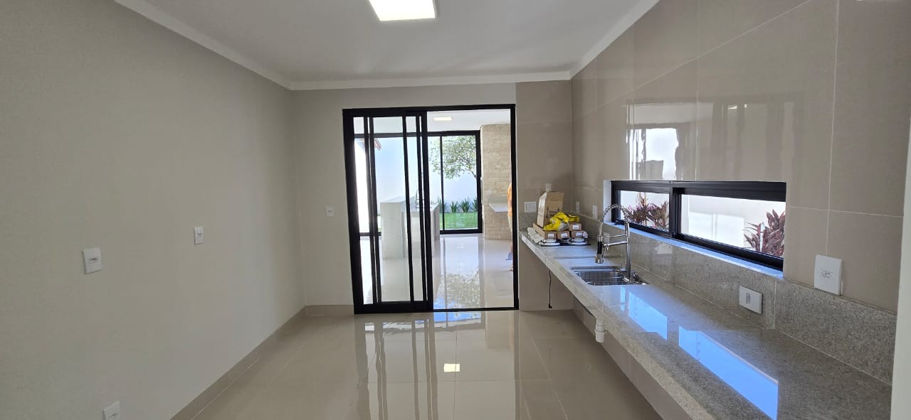Casa à venda com 3 quartos, 3 suítes, 4 vagas e 205m² no Panamá, Campo Grande (MS) — foto 4 de 13