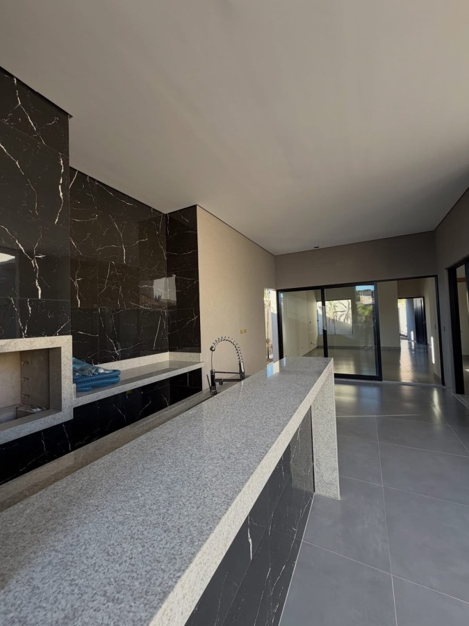Casa à venda com 3 quartos, 3 suítes, 4 vagas e 180m² no Jardim Morumbi, Campo Grande (MS) — foto 9 de 13