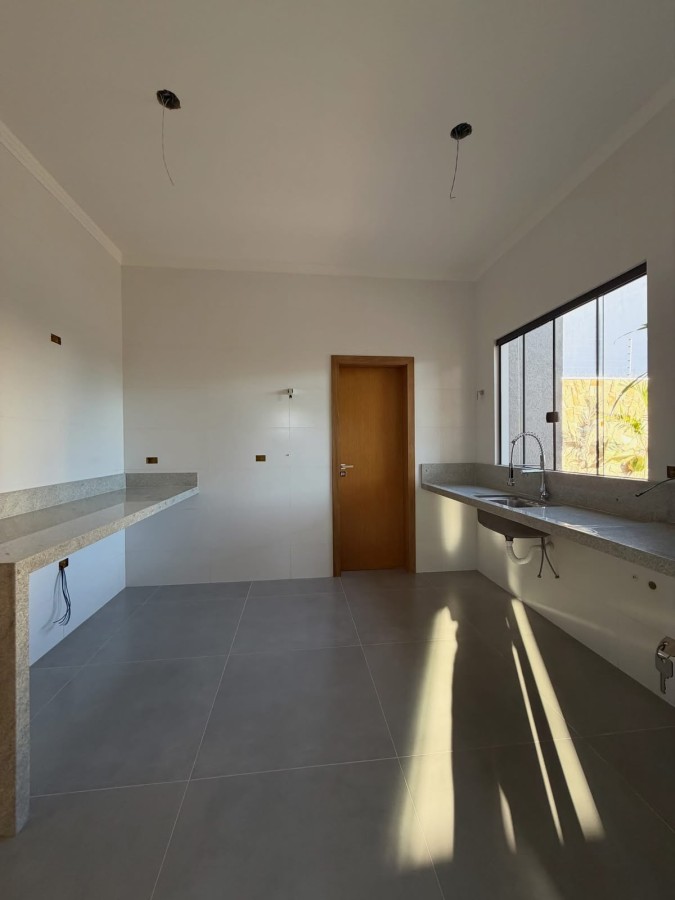 Casa à venda com 3 quartos, 3 suítes, 4 vagas e 180m² no Jardim Morumbi, Campo Grande (MS) — foto 5 de 13