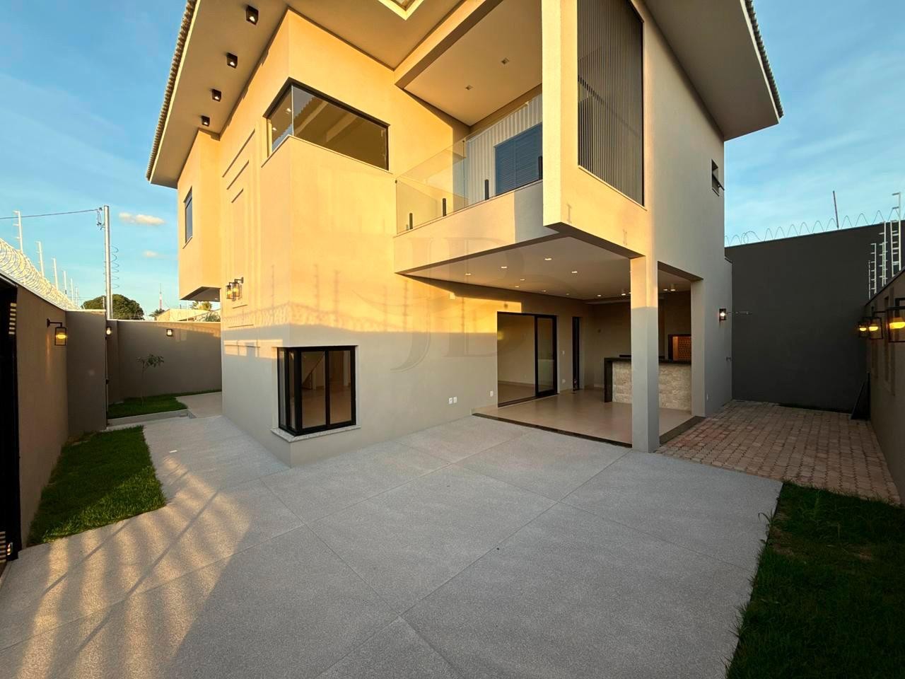 Casa à venda com 3 quartos, 3 suítes, 4 vagas e 165m² no Vila Vilas Boas, Campo Grande (MS) — foto 2 de 9