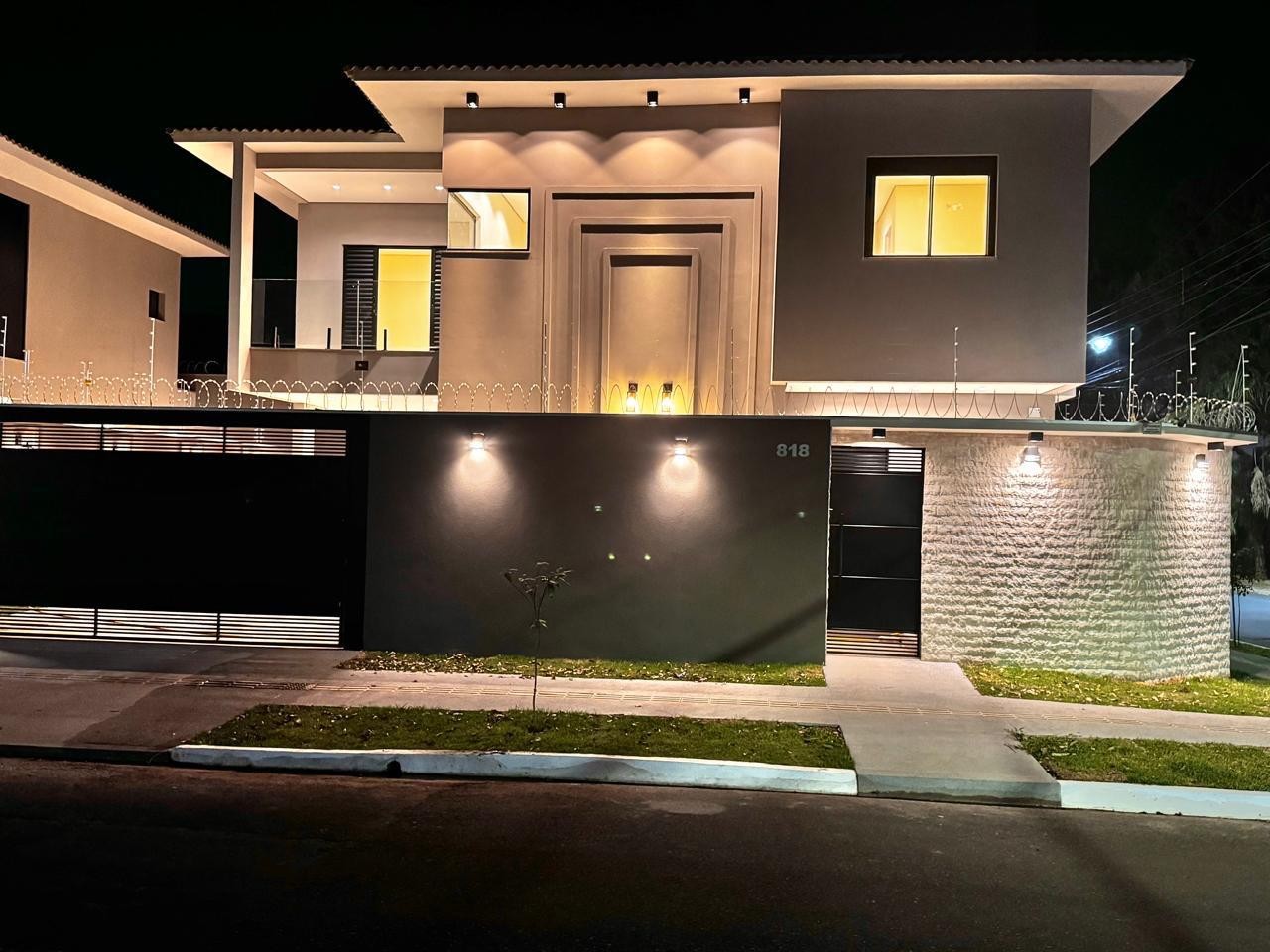 Casa à venda com 3 quartos, 4 banheiros, 4 vagas e 165m² no Vila Vilas Boas, Campo Grande — foto principal