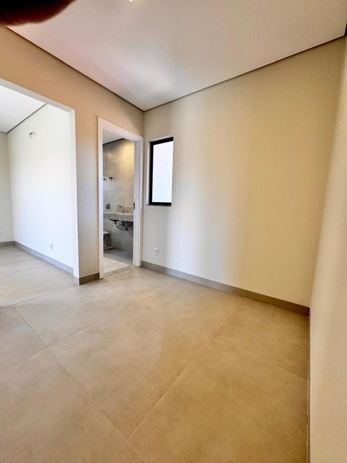 Casa à venda com 3 quartos, 3 suítes, 4 vagas e 165m² no Vila Vilas Boas, Campo Grande (MS) — foto 7 de 9