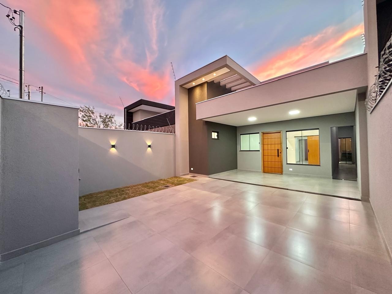 Casa à venda com 2 quartos, 2 banheiros, 2 vagas e 86m² no Jardim Batistão, Campo Grande — foto principal