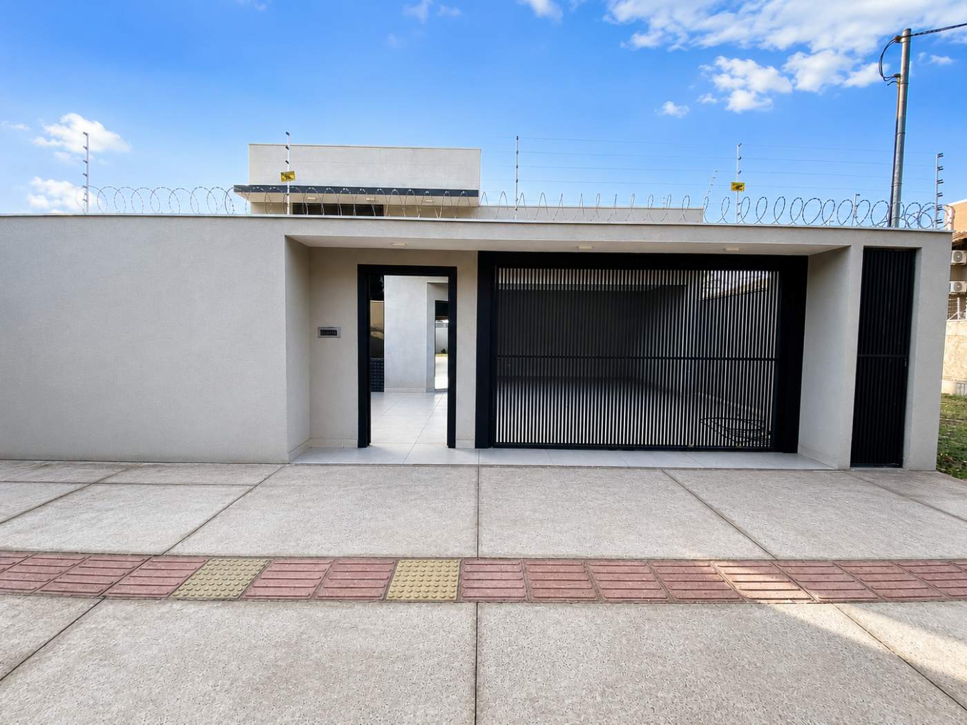 Casa à venda com 3 quartos, 4 banheiros, 4 vagas e 165m² no Vila Morumbi, Campo Grande — foto principal
