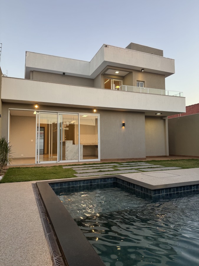 Casa à venda com 3 quartos, 5 banheiros, 2 vagas e 240m² no Coronel Antonino, Campo Grande — foto principal