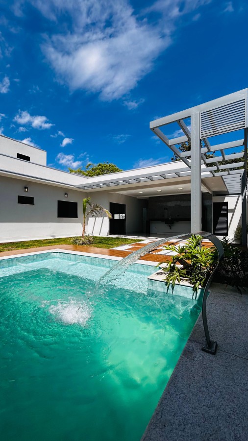 Casa à venda com 3 quartos, 3 banheiros, 3 vagas e 176m² no Bairro Seminário, Campo Grande — foto principal