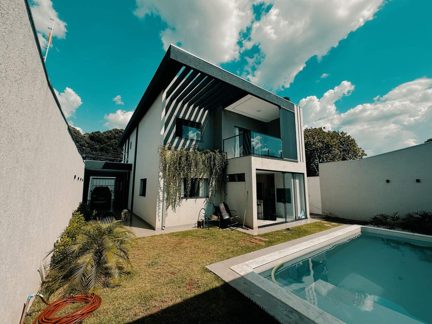 Casa à venda com 4 quartos, 5 banheiros, 3 vagas e 269m² no Vila Palmira, Campo Grande — foto principal