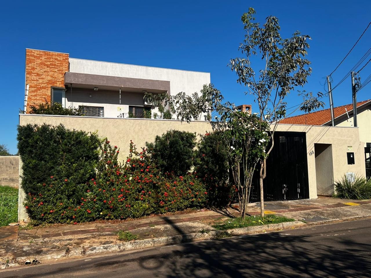 Casa à venda com 3 quartos, 5 banheiros, 2 vagas e 242m² no Vila Vilas Boas, Campo Grande — foto principal
