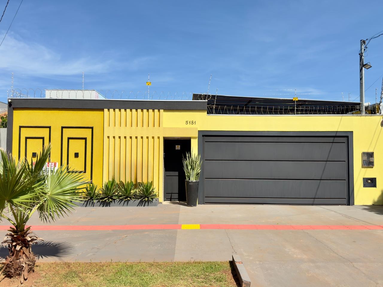 Casa à venda com 3 quartos, 2 banheiros, 5 vagas e 267m² no Rita Vieira, Campo Grande — foto principal