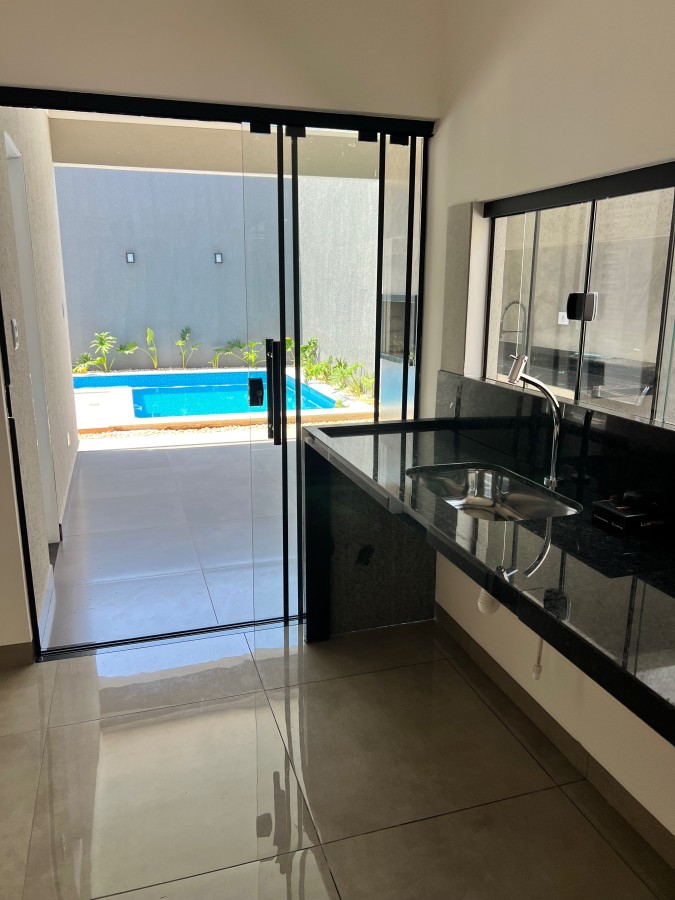 Casa à venda com 3 quartos, 1 suíte, 2 vagas e 106m² no Conjunto Residencial Recanto dos Rouxinóis, Campo Grande (MS) — foto 8 de 21